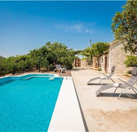 3 Bedroom Villa with Pool and Terrace near Trogir, Sleeps 6-8